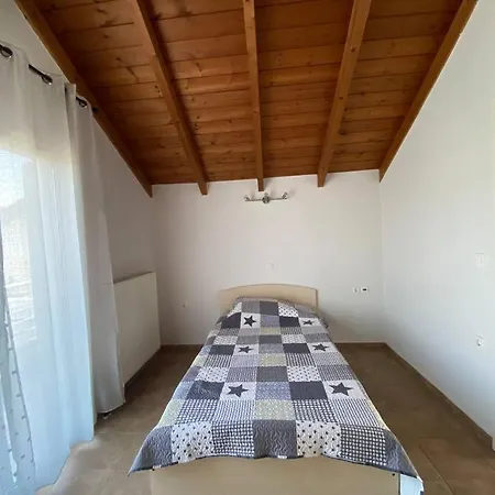 Comfy And Modern Maisonette Apartman