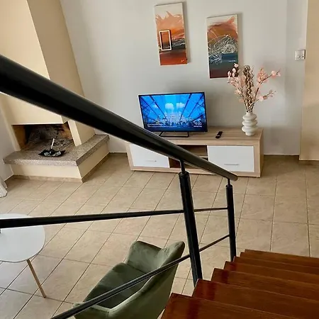 Comfy And Modern Maisonette * Lamía