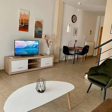 Comfy And Modern Maisonette Apartman Lamía